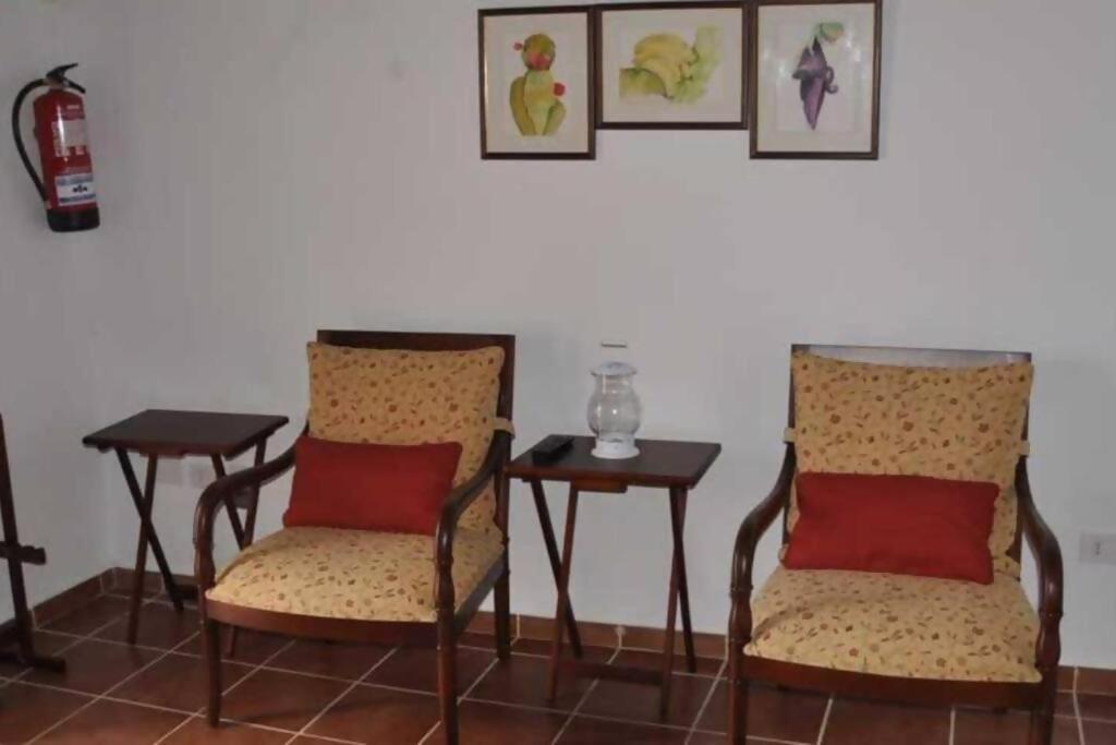 Casa Rural De 1945 Dos Plantas Patio Y Barbacoa 弗龙特拉 外观 照片